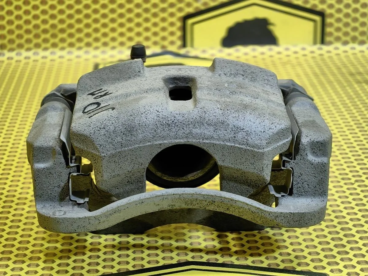 Суппорт Nissan Qashqai 2011 41001JD00A J10 MR20DE, передний правый