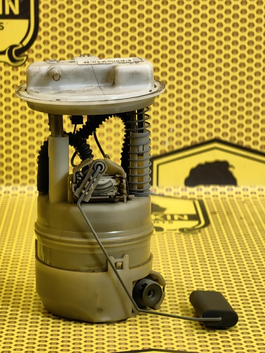 Насос топливный Nissan Note 2009 170409U01B E11 CR14DE