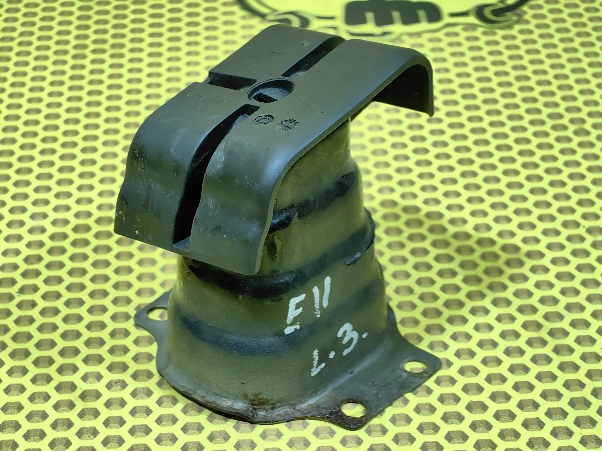 Кронштейн усилителя бампера Nissan Note 2009 85212AX600 E11 CR14DE, задний левый