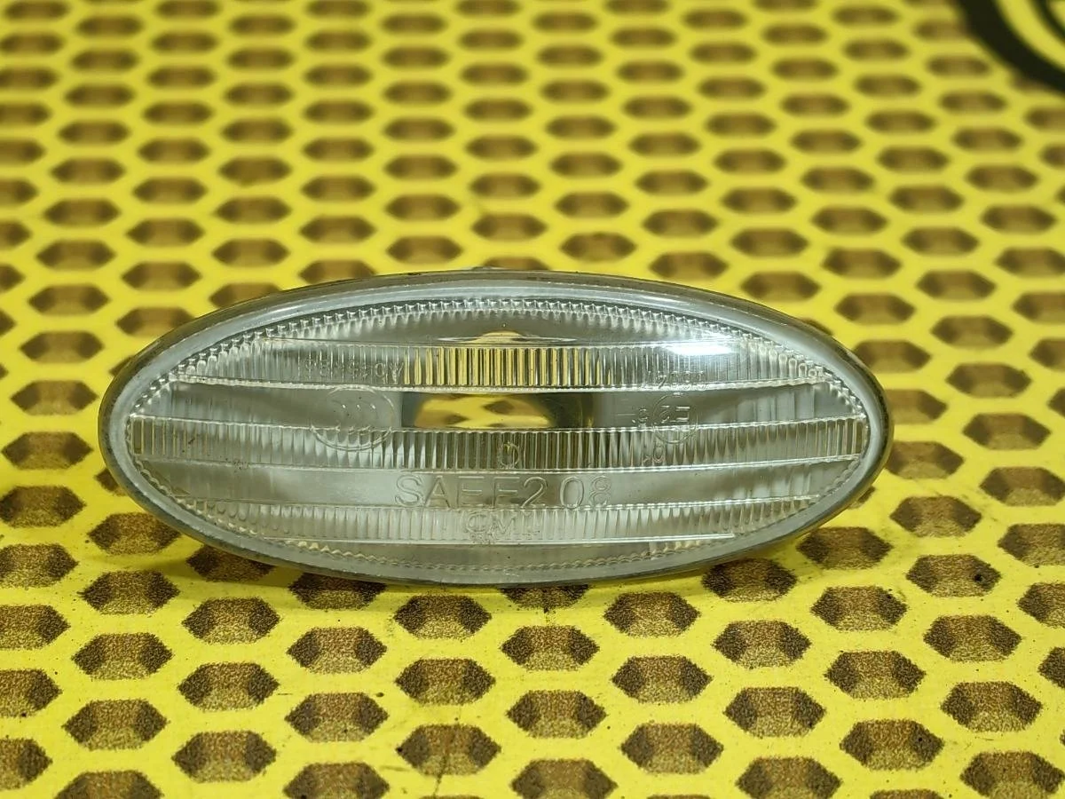 Поворотник в крыло Nissan Note 2009 261608990A E11 CR14DE