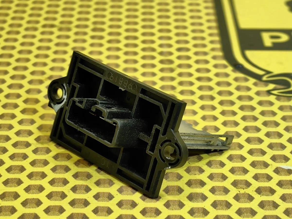 Резистор печки Nissan Note 2009 27150AX115 E11 CR14DE