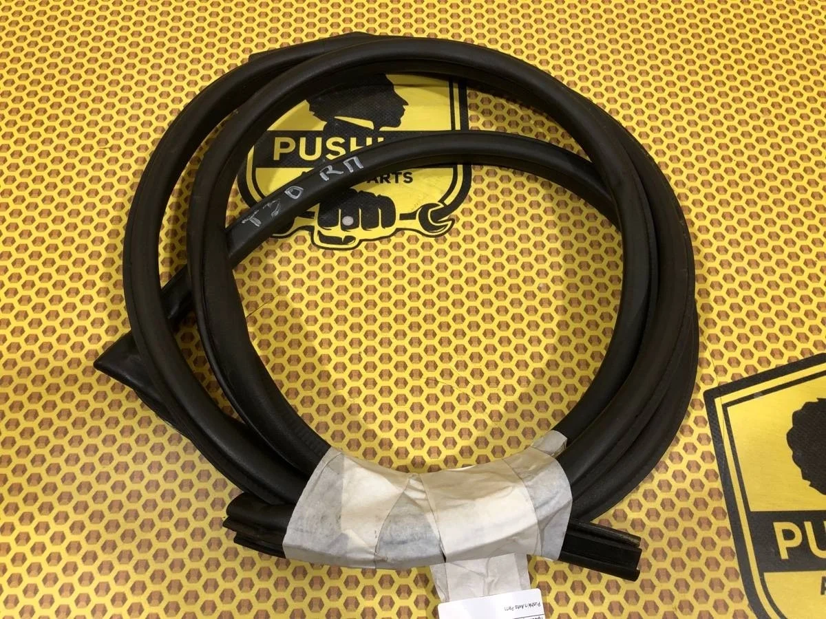 Уплотнитель на проем Nissan X-TRAIL 2005 769218H300 T30 QR20DE, передний правый