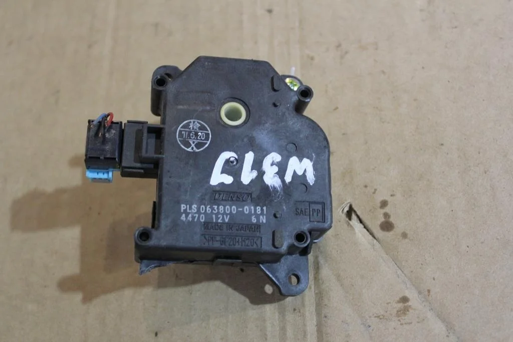 Б.у. сервопривод заслонки печки TOYOTA PRIUS ZVW30 TOYOTA PRIUS ZVW30