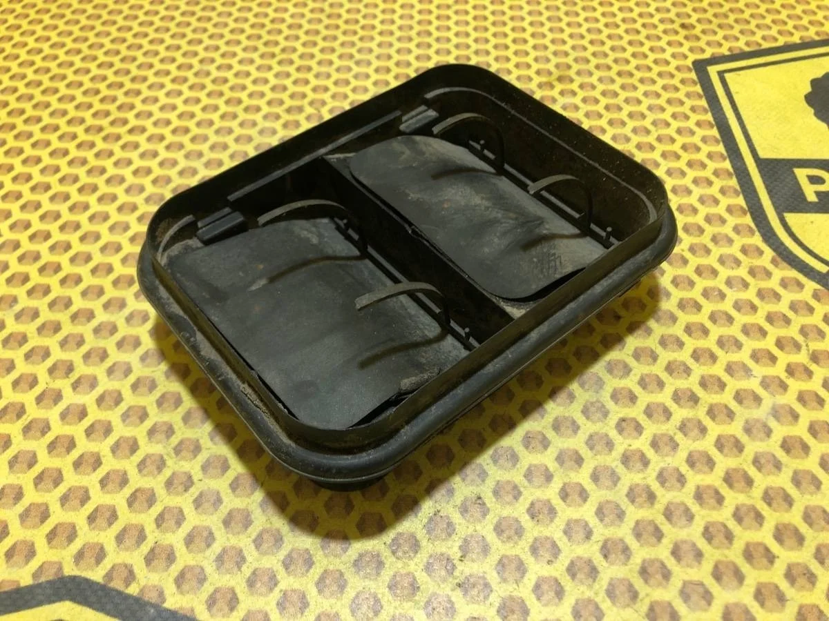 Решетка вентиляционная Nissan Qashqai 2011 76804JD00A J10 MR20DE