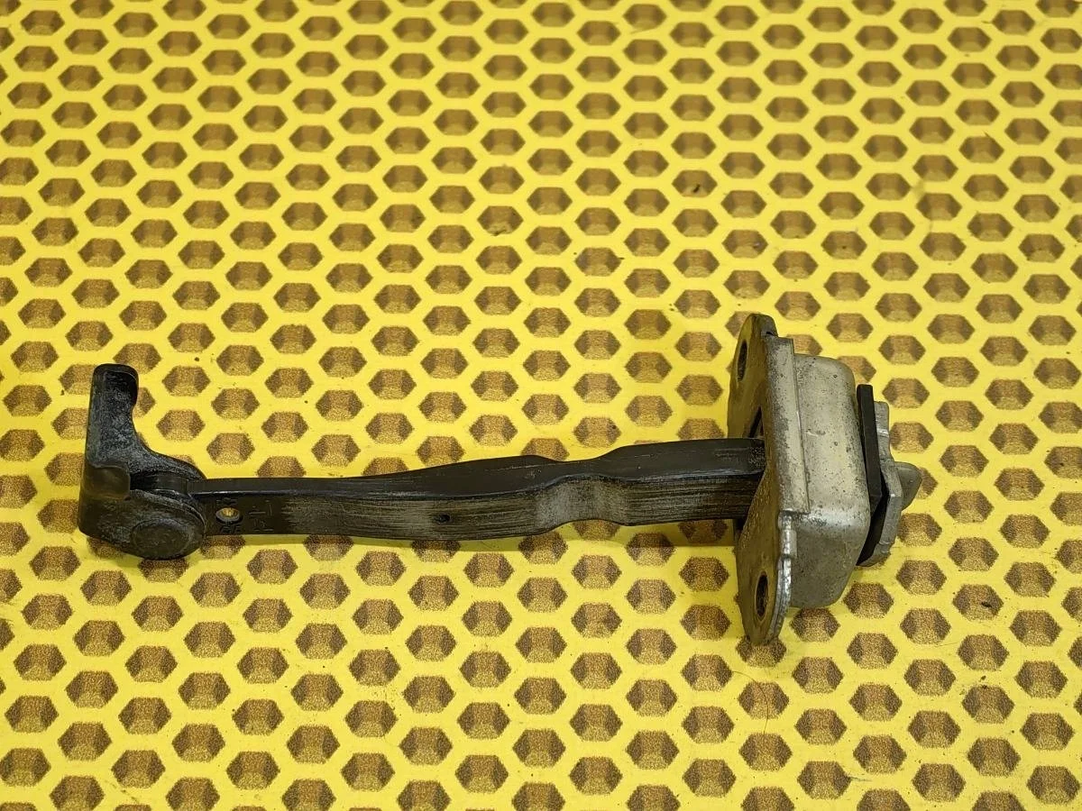 Ограничитель двери Nissan Murano 2006 80430CA01A Z50 VQ35DE, передний