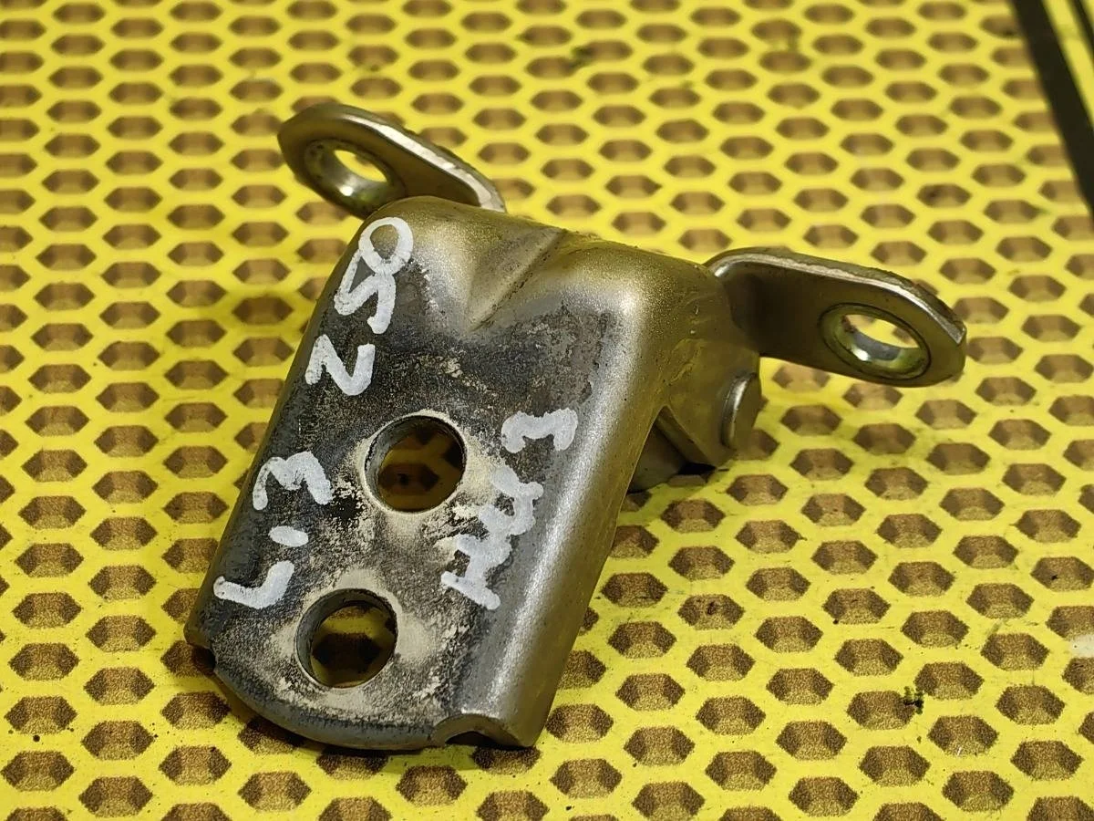 Петля двери задняя нижняя Nissan Murano 2006 824214P000 Z50 VQ35DE, левая