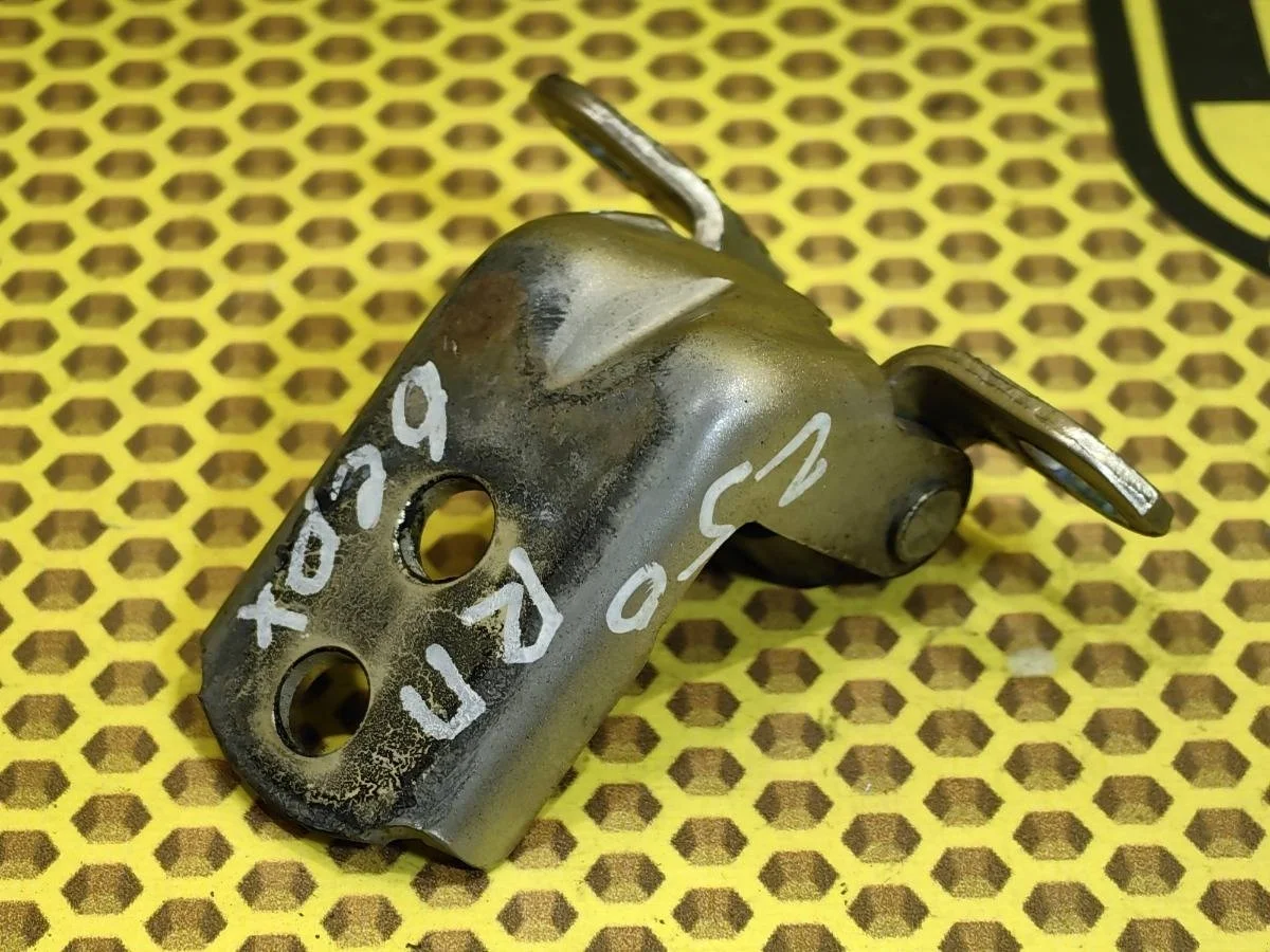 Петля двери передняя верхняя Nissan Murano 2006 824214P000 Z50 VQ35DE, правая