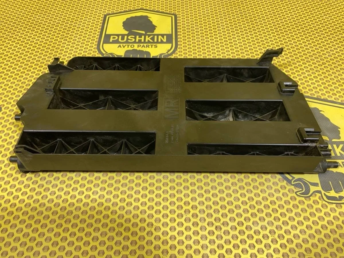 Дефлектор радиатора Nissan Qashqai 2019 214944EF0A J11 MR20, правый