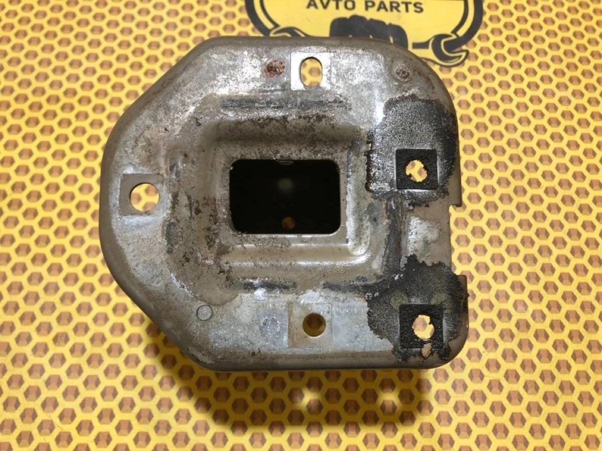 Кронштейн усилителя бампера Nissan Qashqai 2019 H52114EAMA J11 MR20, задний левый