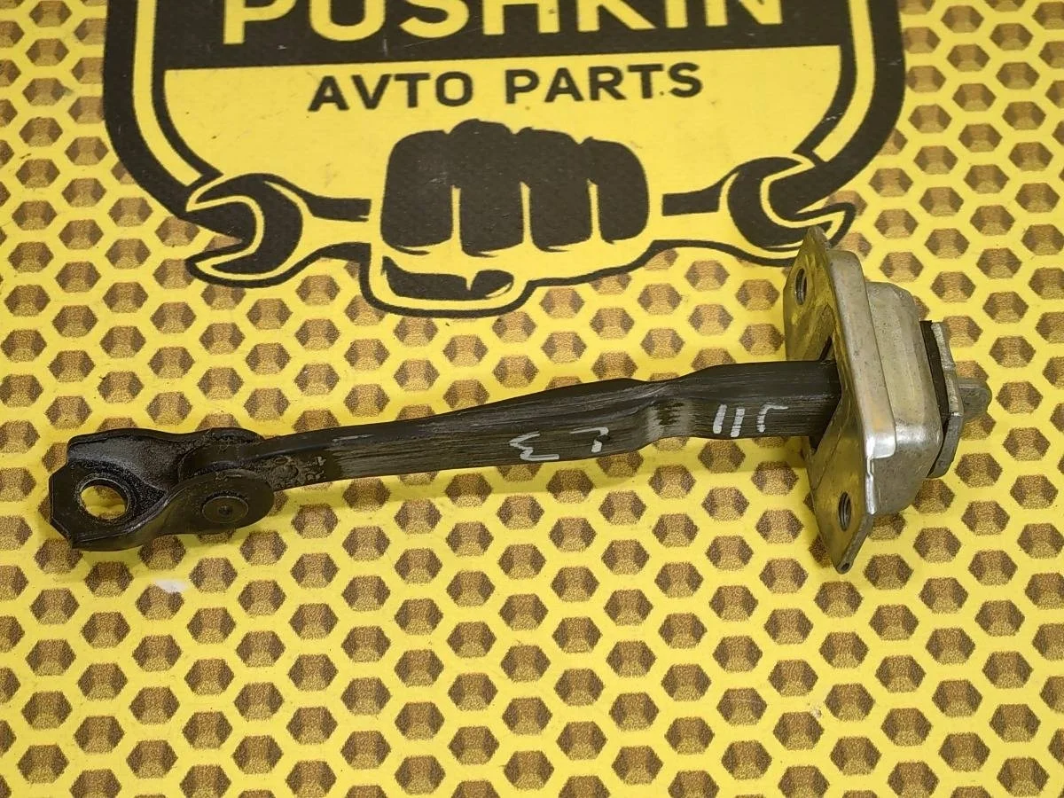 Ограничитель двери Nissan Qashqai 2019 824304EA0A J11 MR20, задний