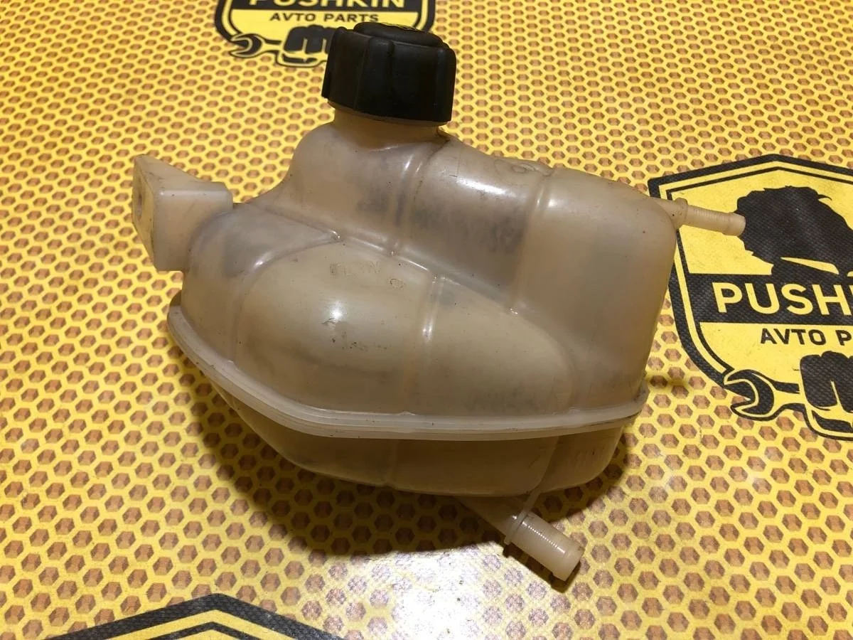 Бачок расширительный Nissan Qashqai 2014 217114EA0A J11 MR20DD