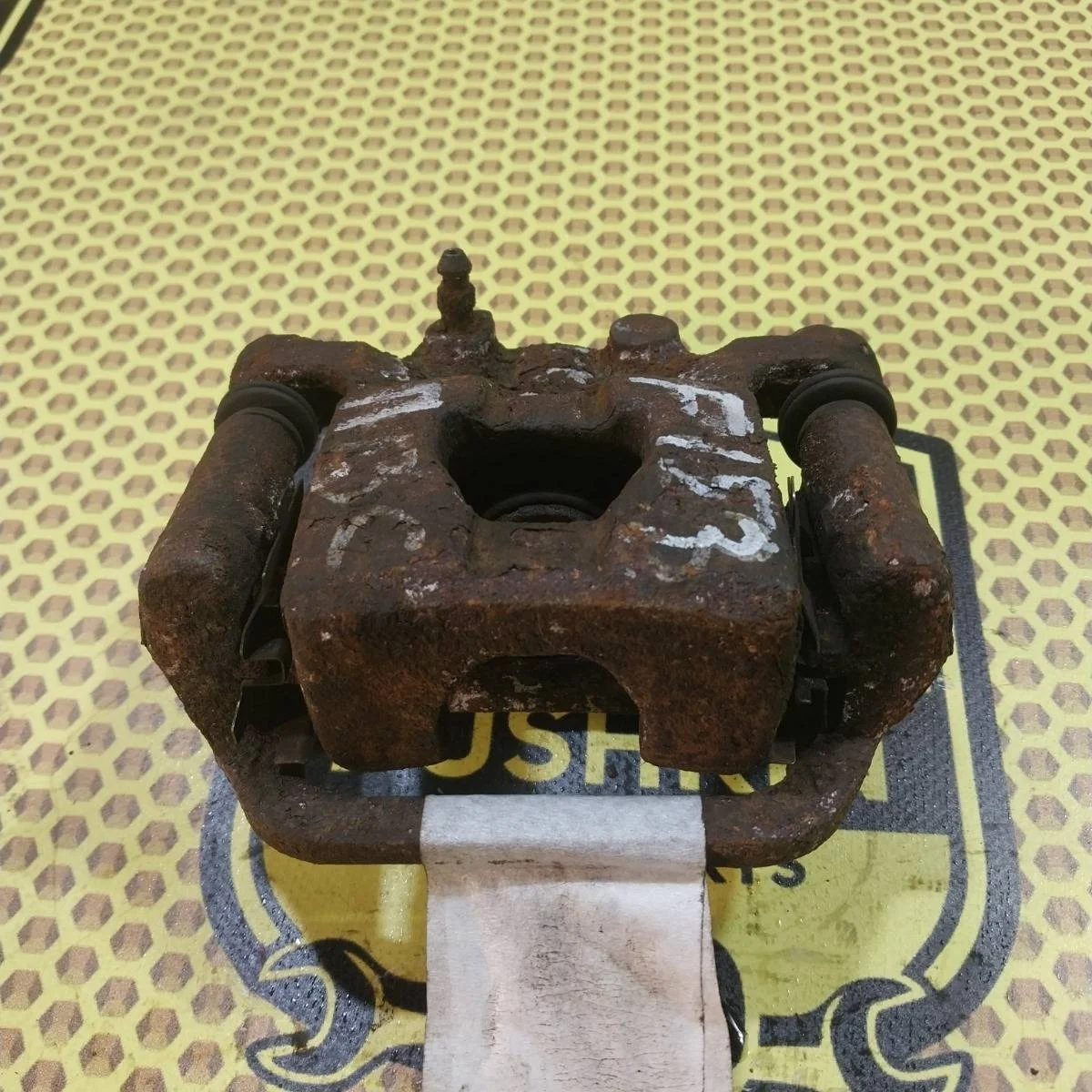 Суппорт Nissan Juke 2011 440111KD0A F15, задний левый