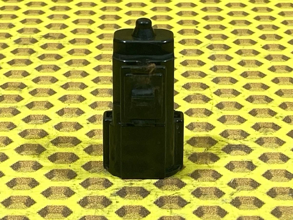 Датчик температуры воздуха внешний Nissan Murano 2007 2772231U00 Z50 VQ35DE