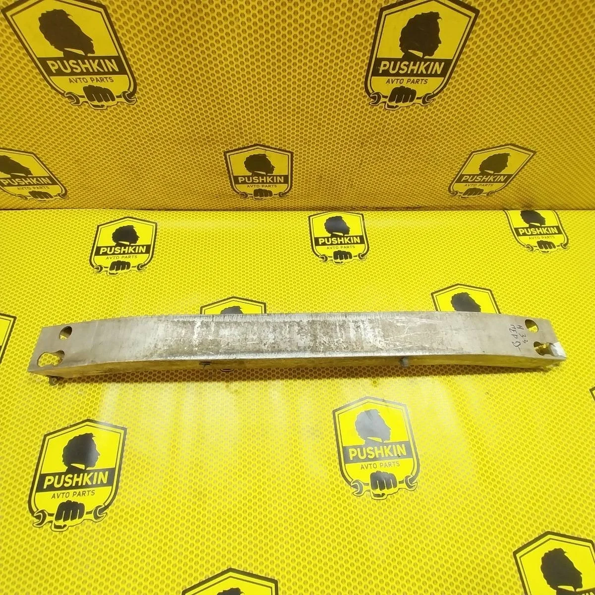 Усилитель бампера Nissan Maxima 2004 620323Y500 A33, передний