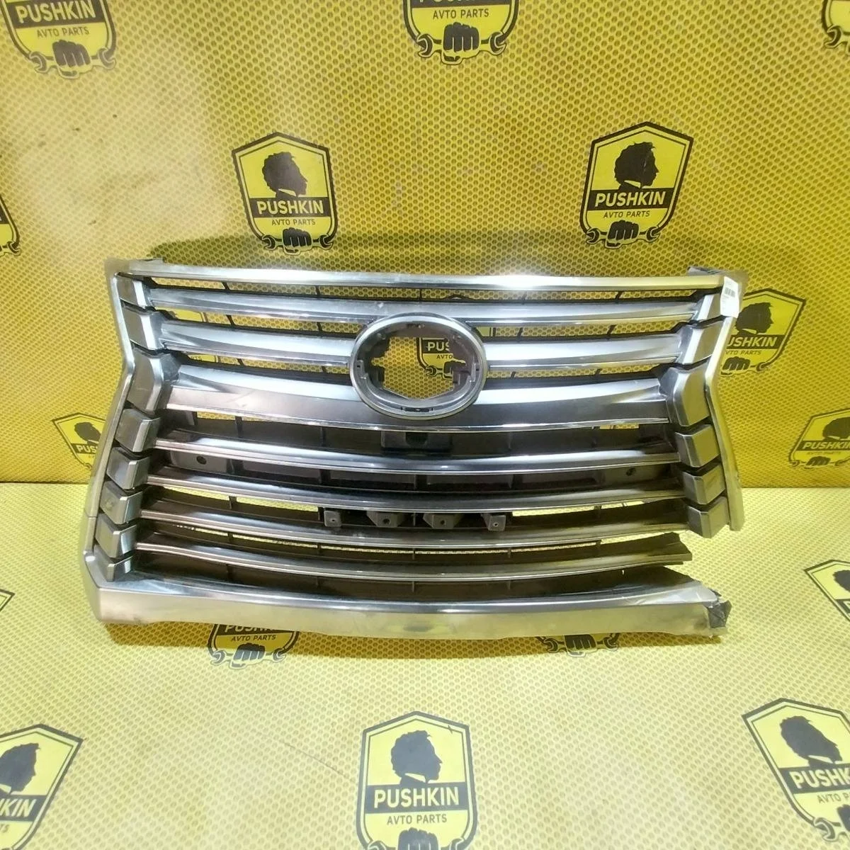 Решетка радиатора Lexus LX570 2016 5310160570 J200