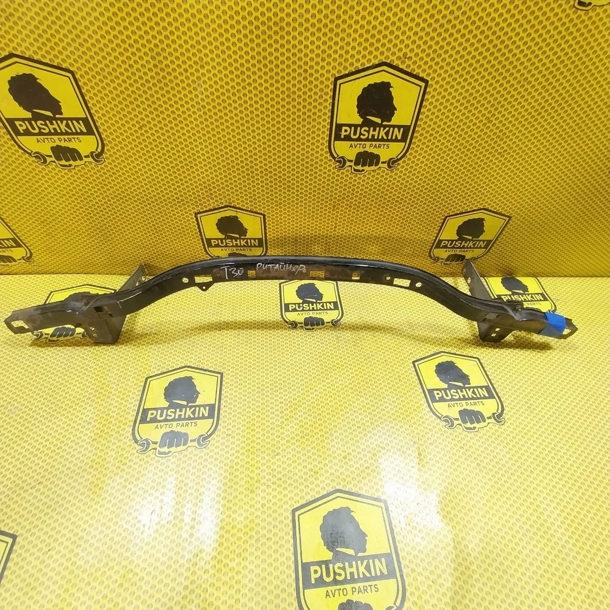 Кронштейн ретайнера фары Nissan Xtrail 2005 62240EQ000 T30