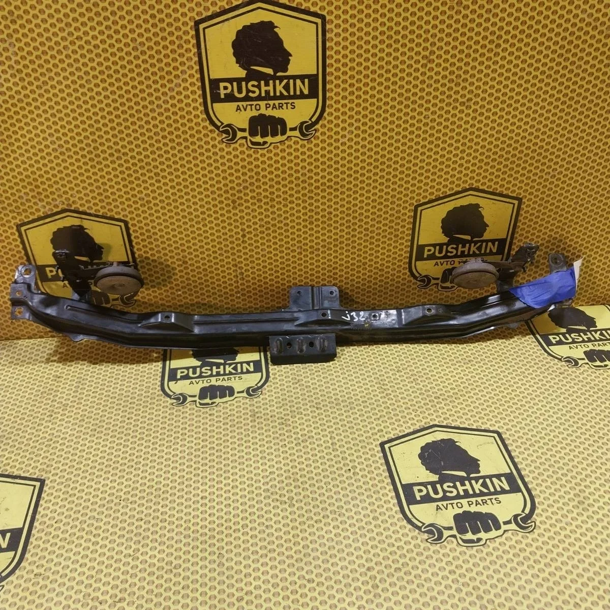 Кронштейн ретайнера фары Nissan Teana 2009 62290JN20A J32