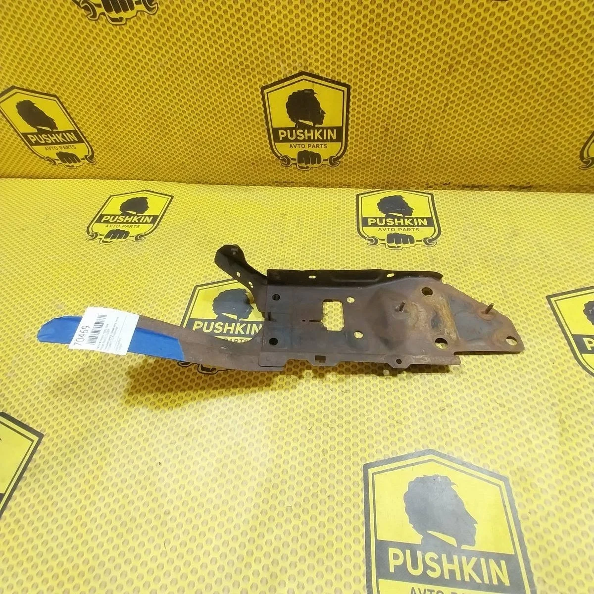 Часть тв панели Nissan Xtrail 2009 62520JG00A T31, передний правый