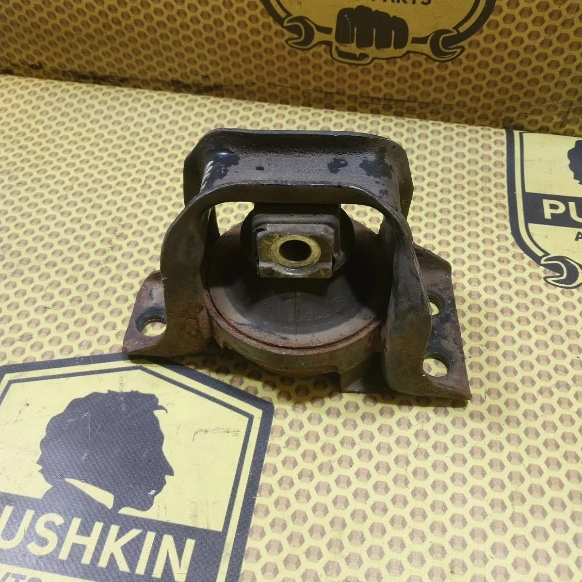 Опора ДВС Nissan Tiida 2008 11210ED50B C11 HR, правая