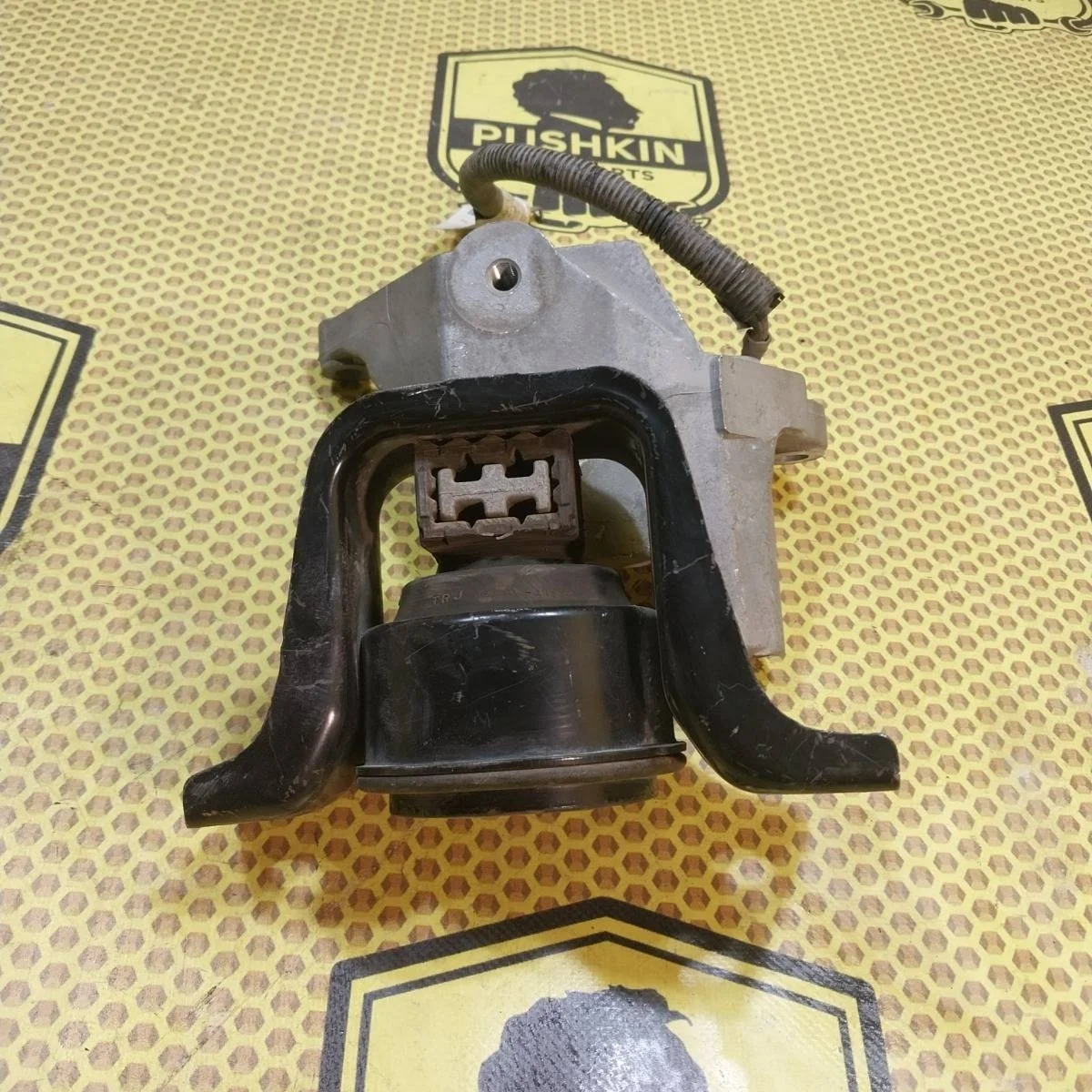 Опора ДВС Nissan Juke 2011 112101KC0B F15 MR16DDT, правая