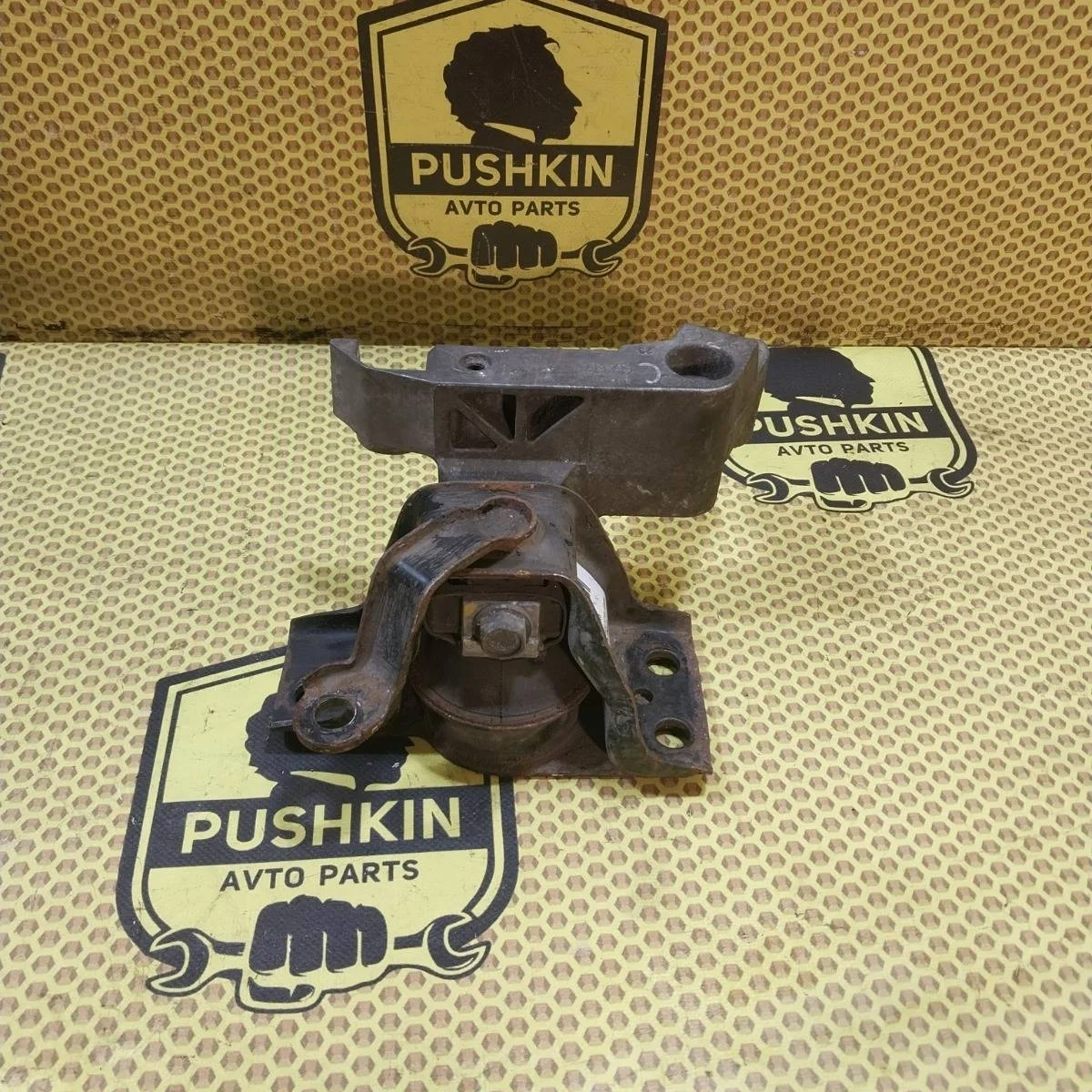 Опора ДВС Nissan Tiida 2008 11210ED50B C11 MR18, правая