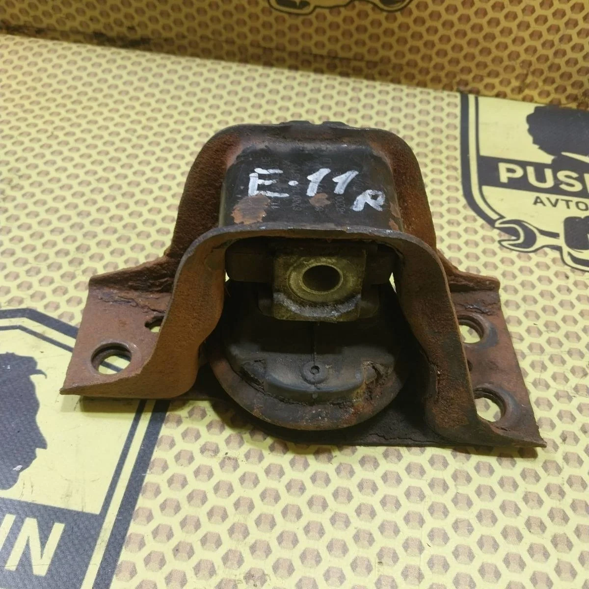 Опора ДВС Nissan Note 2008 112109U000 E11 HR, правая