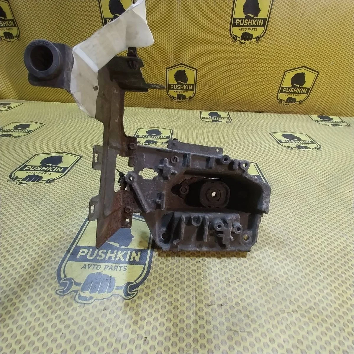 Площадка аккумулятора Nissan Tiida 2009 112541KA0A C11, левая