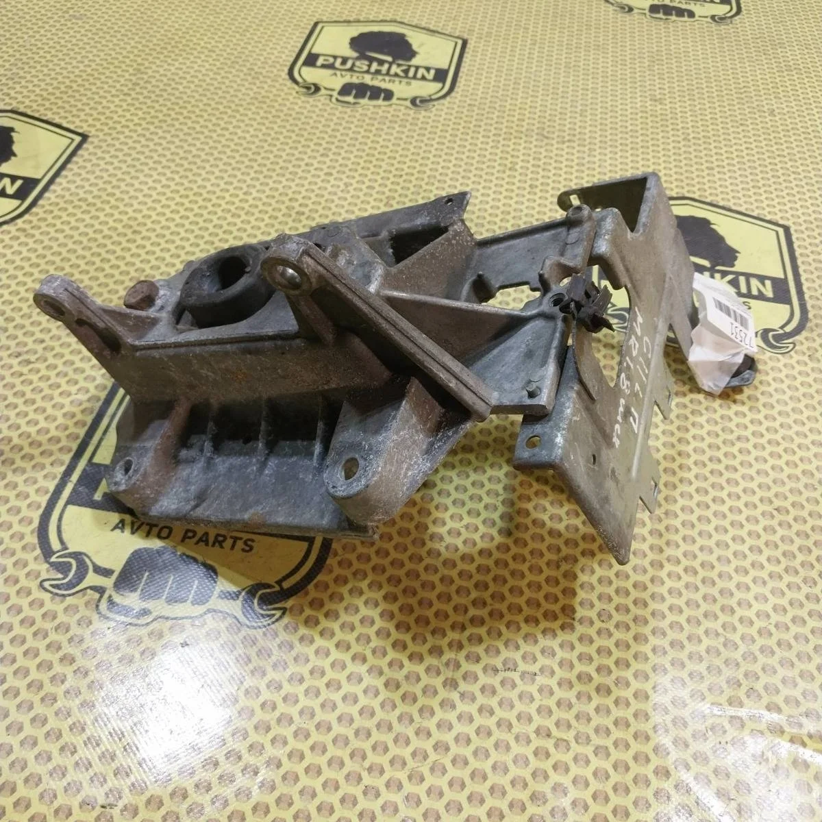 Площадка аккумулятора Nissan Tiida 2009 112541KA0A C11, левая