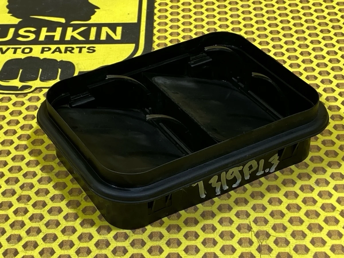 Решетка вентиляционная Nissan X-TRAIL 2008 76804EN00A T31 MR20DE