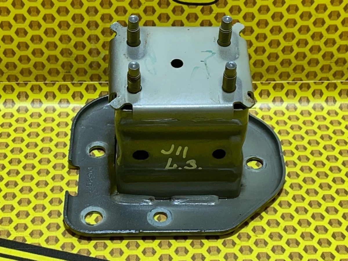 Кронштейн усилителя бампера Nissan Qashqai 2017 H52114EAMA J11 MR20DD, задний левый