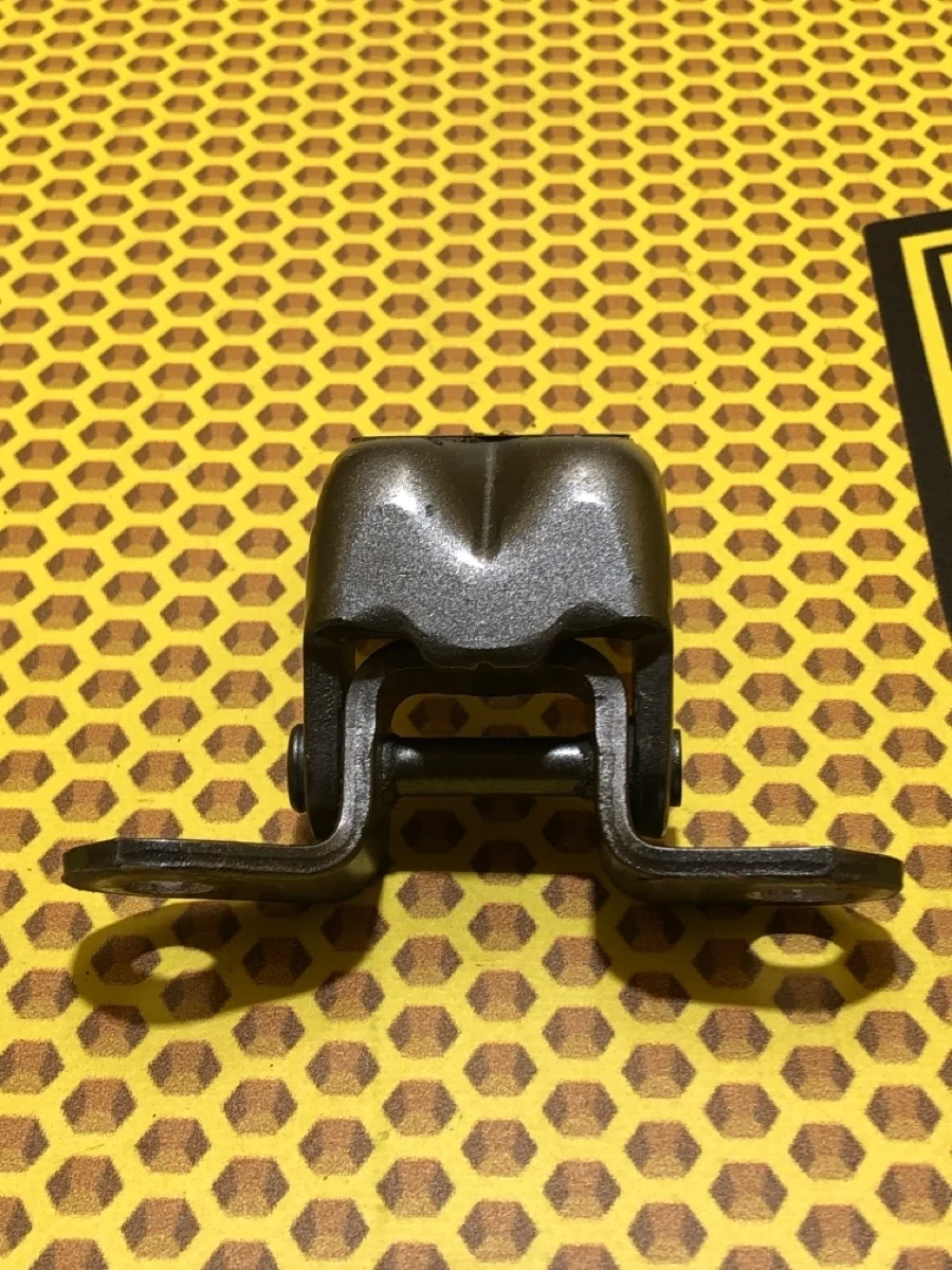 Петля двери передняя верхняя Nissan Qashqai 2017 824214EA0A J11 MR20DD, левая