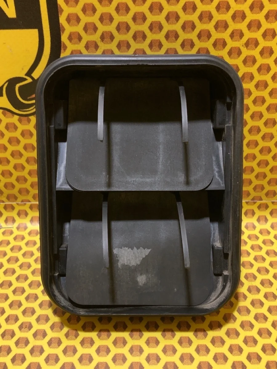 Решетка вентиляционная Nissan Qashqai 2017 76804JD00A J11 MR20DD, задняя