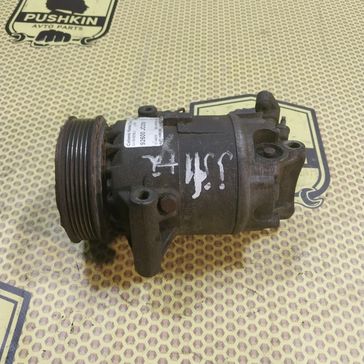 Компрессор кондиционера Nissan Qashqai 2011 92600JD200 J10 MR20