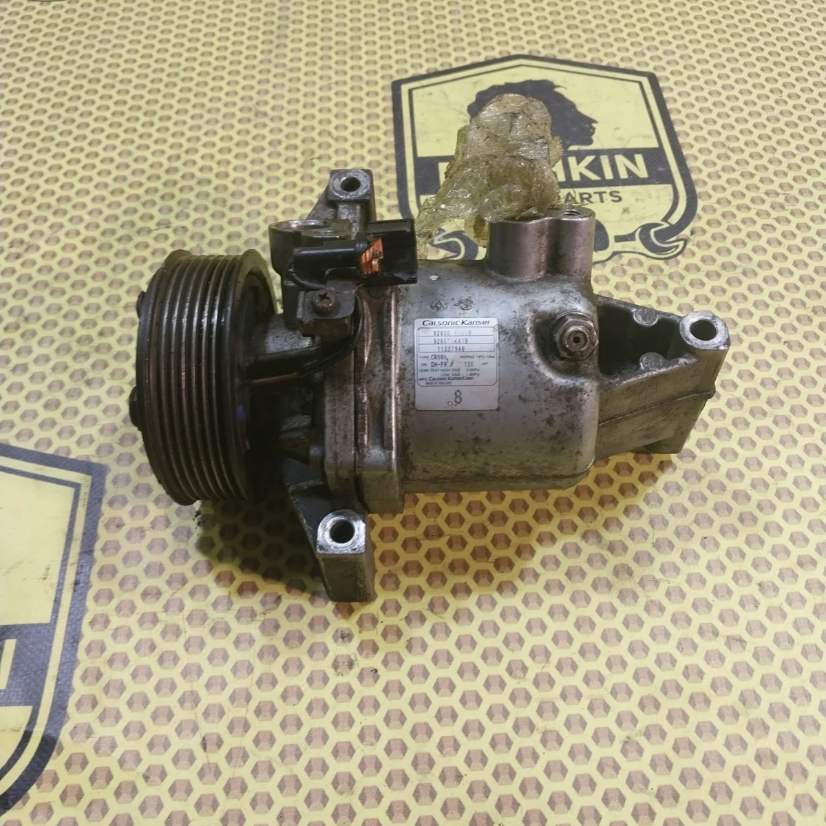 Компрессор кондиционера Nissan Juke 2011 926001KA1B F15 HR16