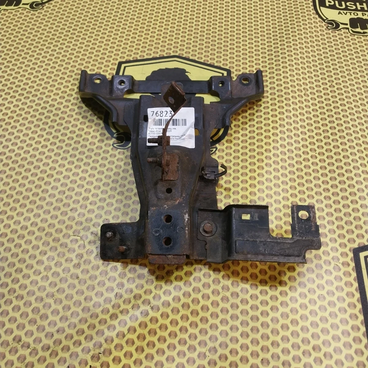 Часть тв панели Nissan Xtrail 2009 62550JG00B T31