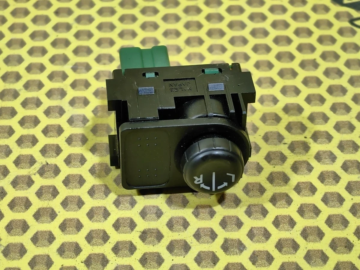 Блок управления зеркалами Nissan Qashqai 2010 25570JD00A J10 MR20DE