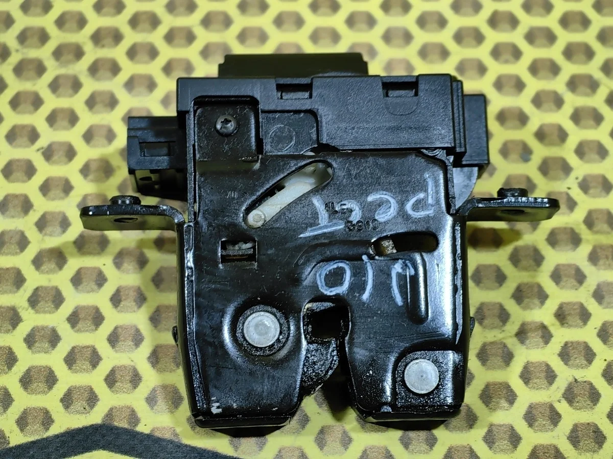 Замок багажника Nissan Qashqai 2010 90502EY10A J10 MR20DE