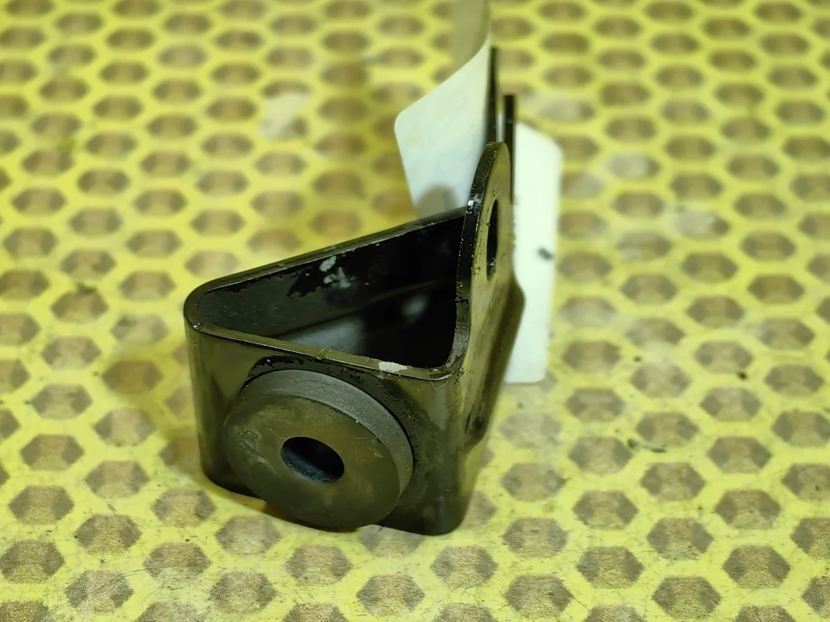 Кронштейн радиатора верхний Nissan Qashqai 2010 21542JD20B J10 MR20DE