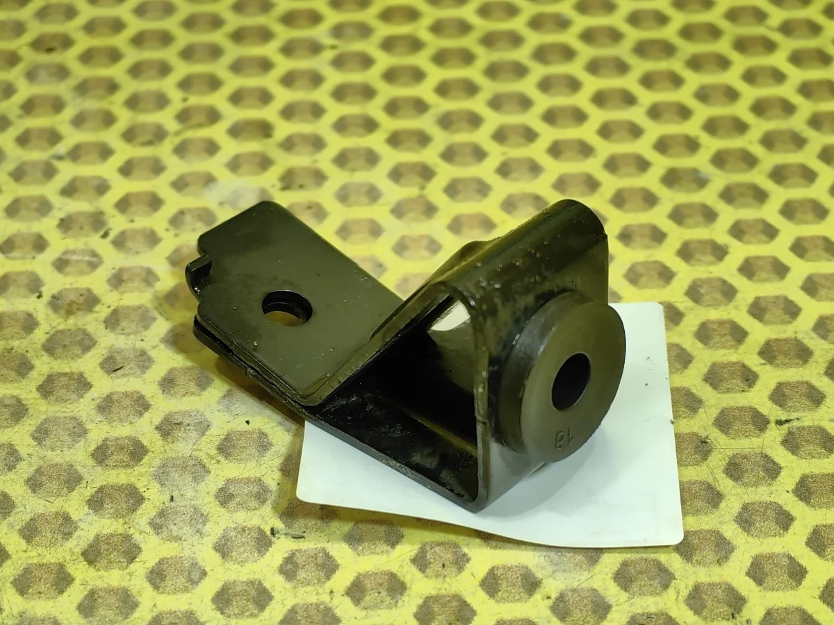 Кронштейн радиатора верхний Nissan Qashqai 2010 21542JD20B J10 MR20DE