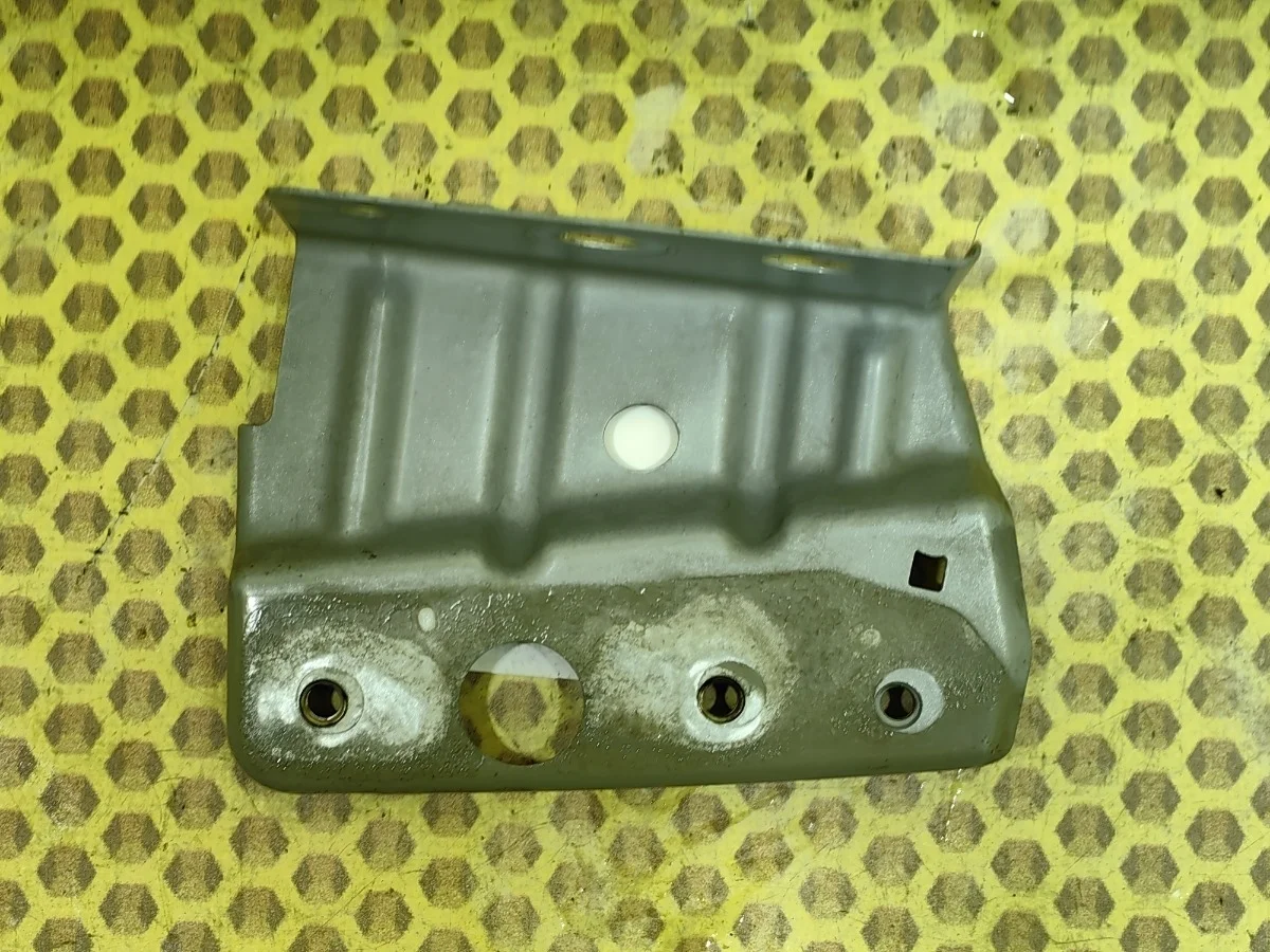 Кронштейн крыла Nissan Qashqai 2010 F3180BR0MA J10 MR20DE, передний правый