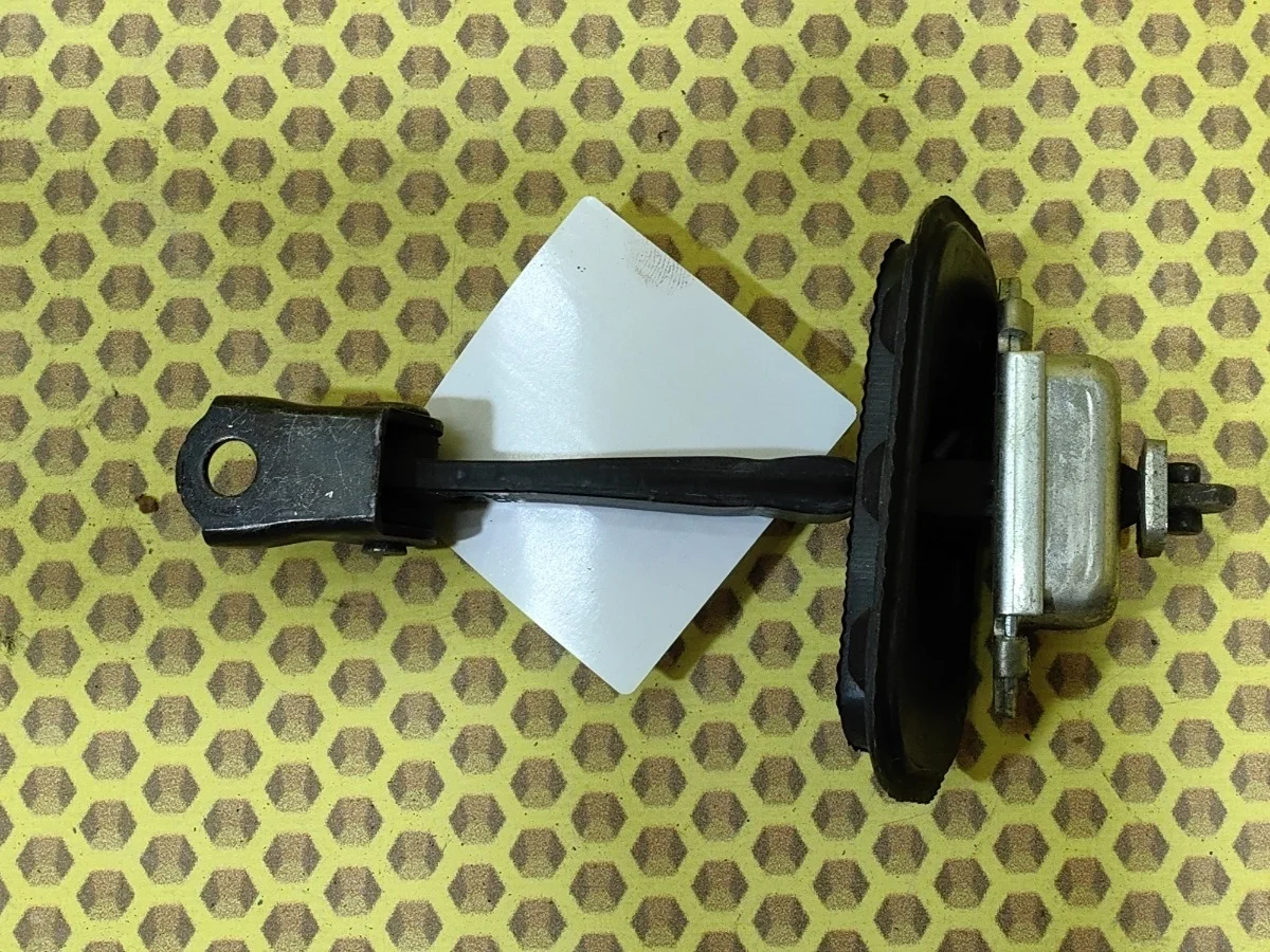 Ограничитель двери Nissan Qashqai 2010 80430JD000 J10 MR20DE, передний правый