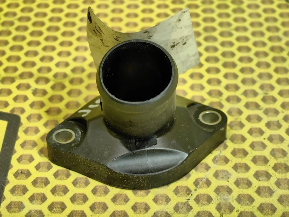 Крышка термостата Nissan Qashqai 2010 13049EN200 J10 MR20DE