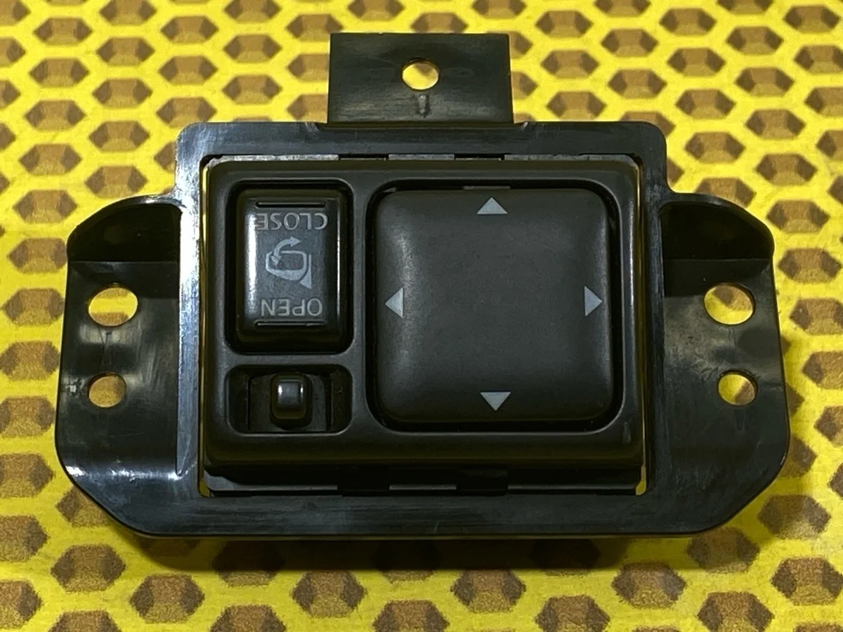 Блок управления зеркалами Nissan Patrol 2004 25570BM400 Y61 ZD30DDTI