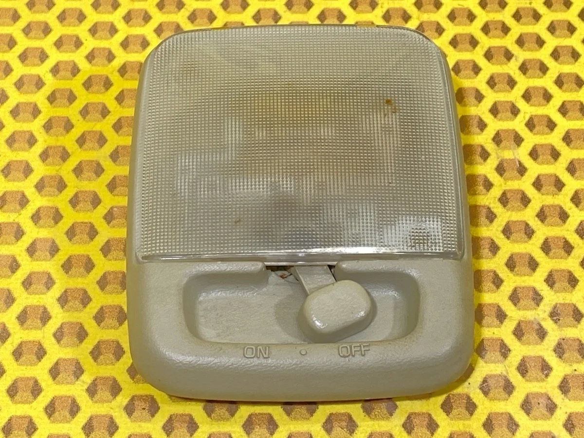 Плафон багажника Nissan Patrol 2004 264100V000 Y61 ZD30DDTI