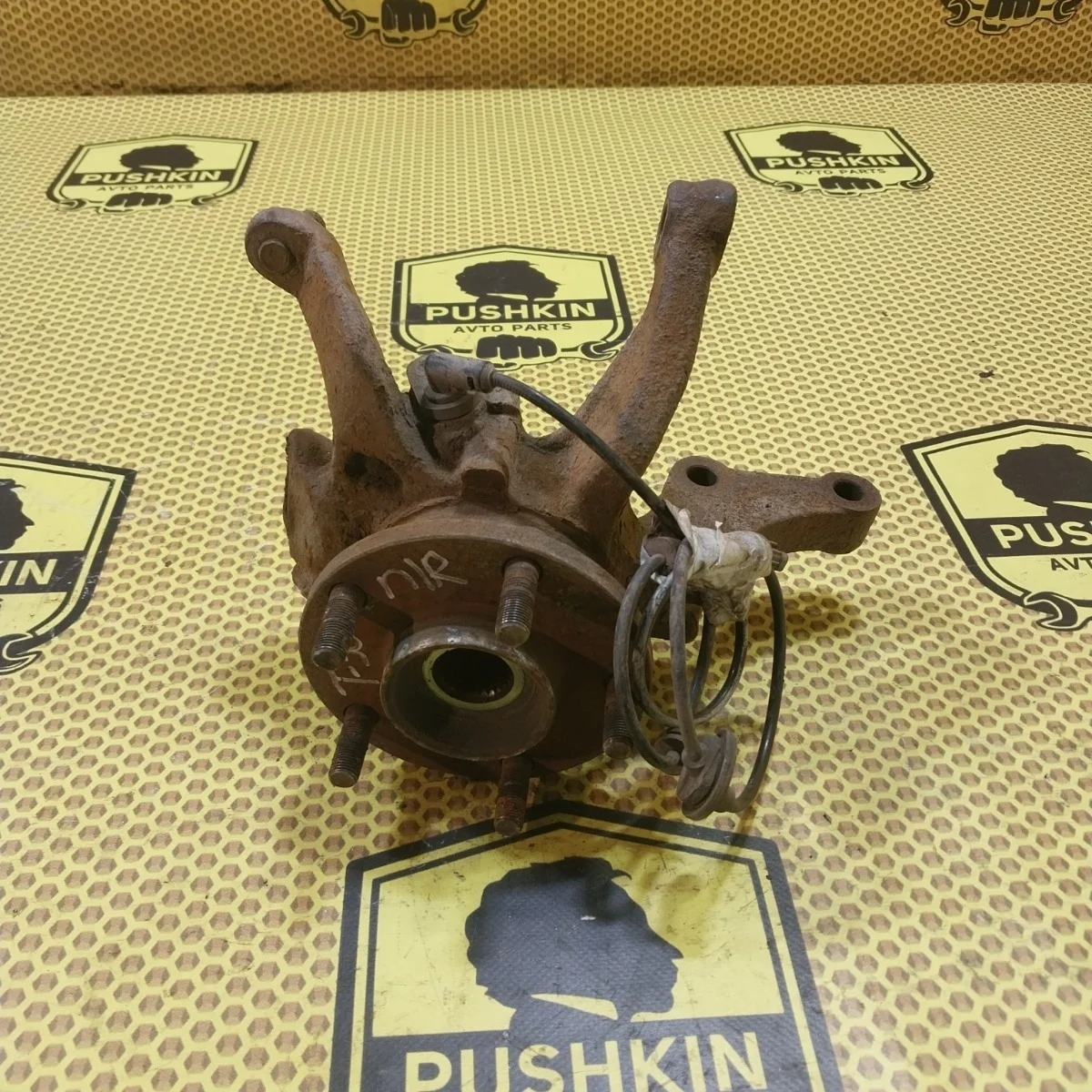 Кулак поворотный цапфа Nissan Xtrail 2005 400148H300 T30, передний правый