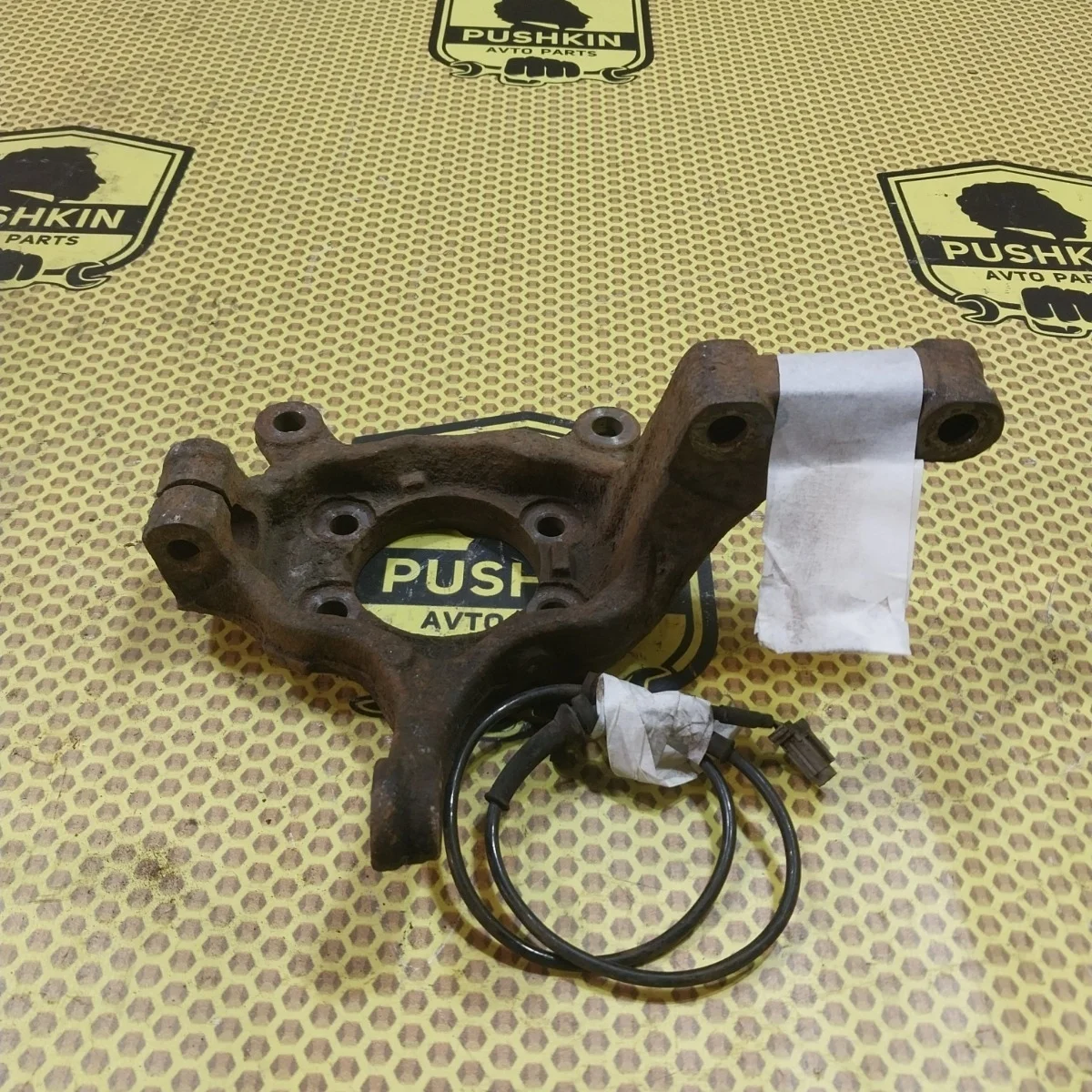 Кулак поворотный цапфа Nissan Xtrail 2009 40014JG000 T31, передний правый