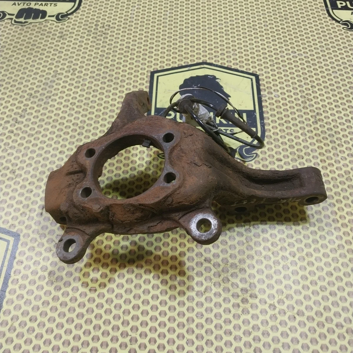 Кулак поворотный цапфа Nissan Xtrail 2009 40014JG000 T31, передний правый