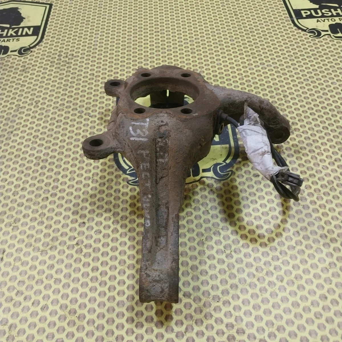 Кулак поворотный цапфа Nissan Xtrail 2009 40014JG000 T31, передний правый