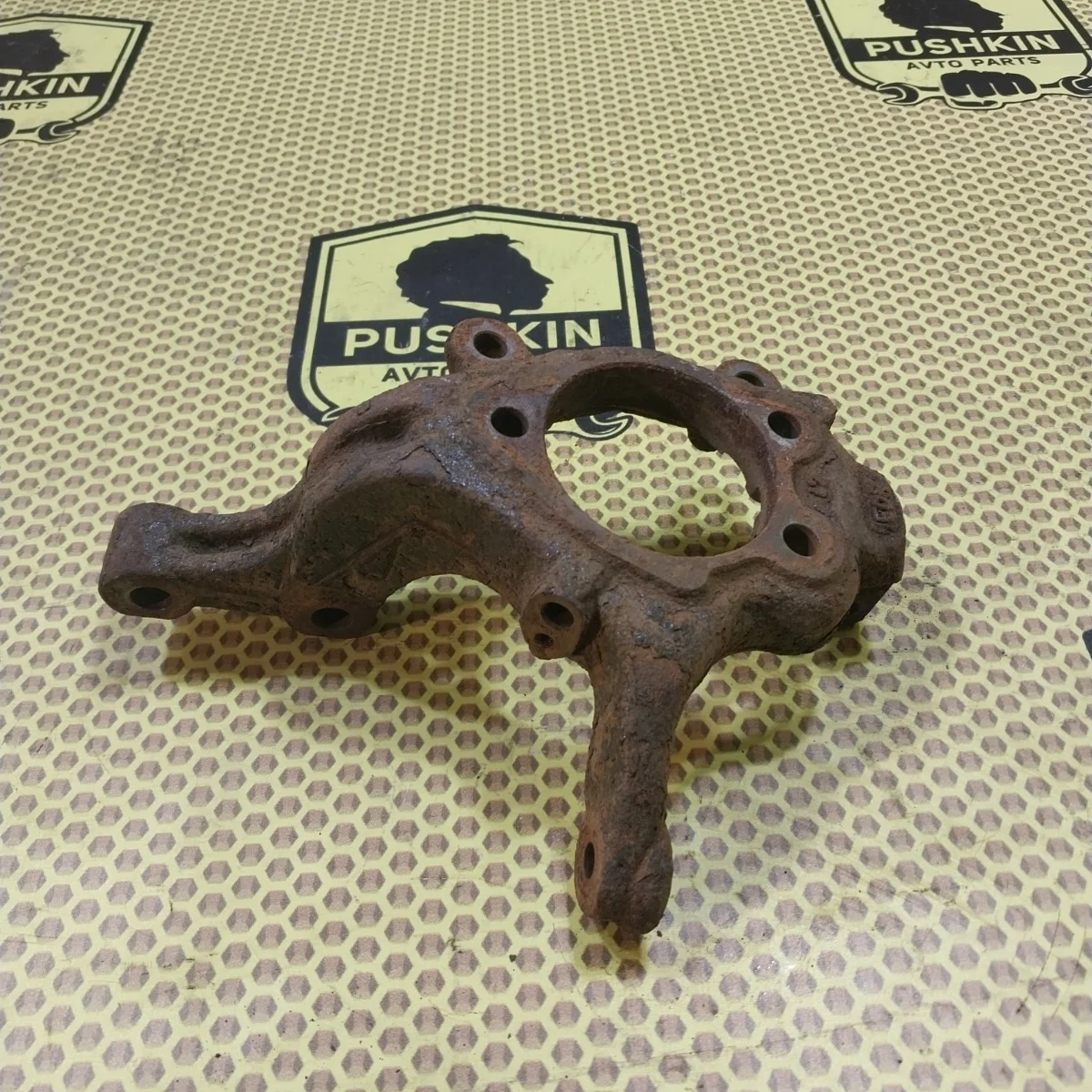 Кулак поворотный цапфа Nissan Tiida 2009 40014ED000 C11, передний правый