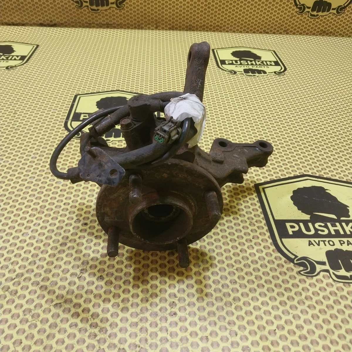 Кулак поворотный цапфа Nissan Almera 2005 400144M400 N16, передний правый